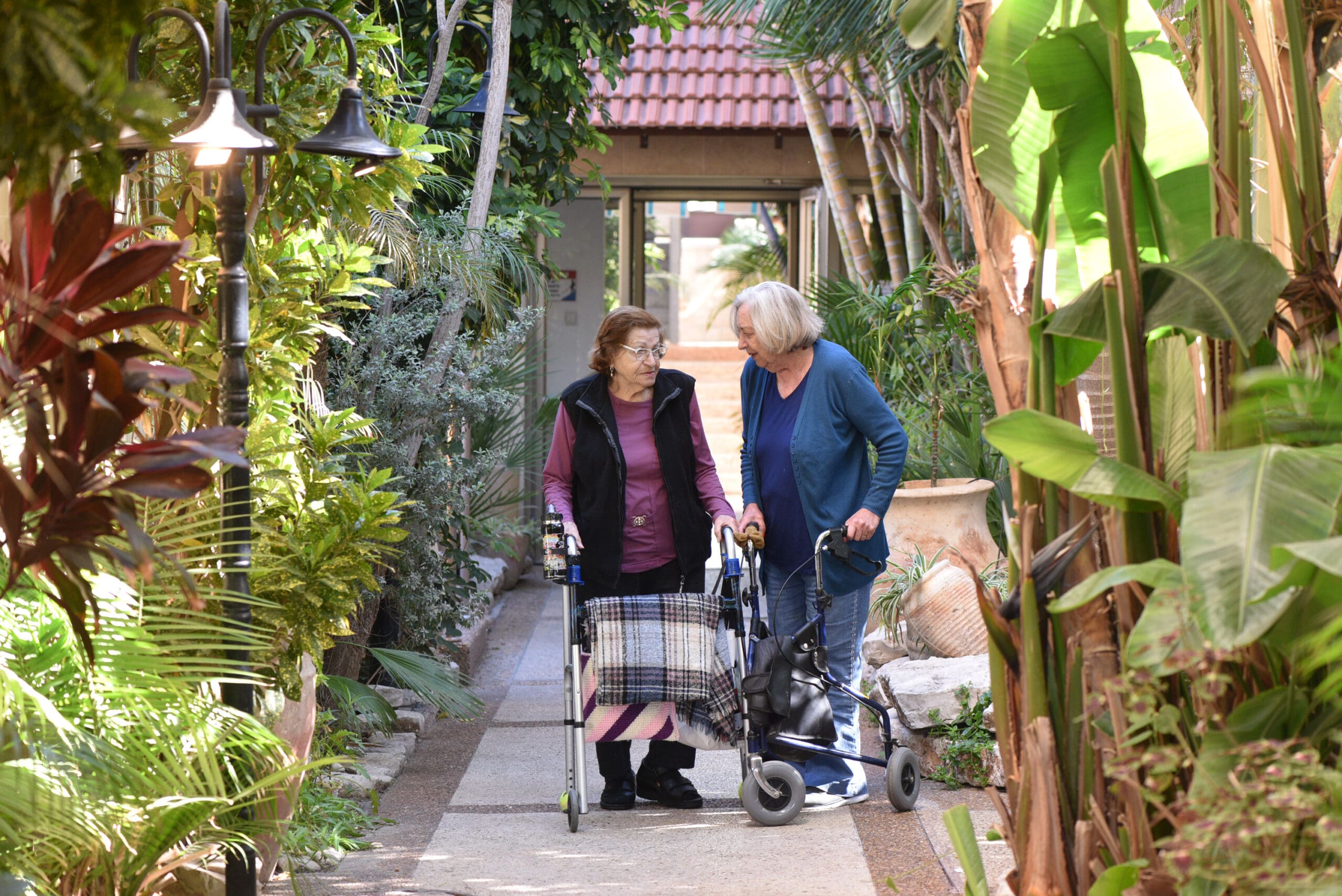 מחלקות לדיירים עצמאים ותשושים